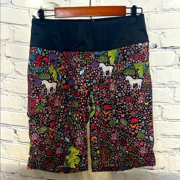 Shredly Pants - Shredly Unicorn Print Adventure Shorts Size 6 Excellent Condition